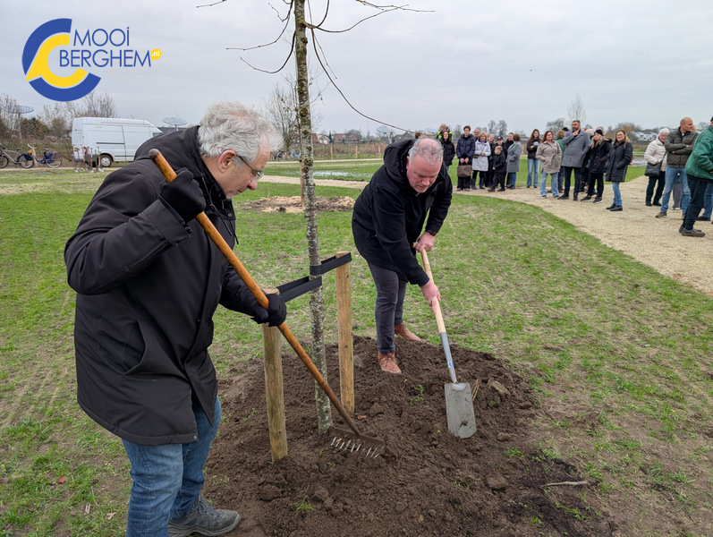 Een plek om stil te staan: eerste bomen geplant in herinneringsbos Berghem