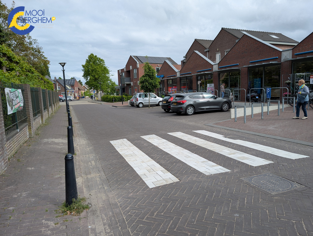 'Wie heeft mijn oma geholpen na val bij Albert Heijn in Berghem?'; UPDATE hulpverlener meldt zich!