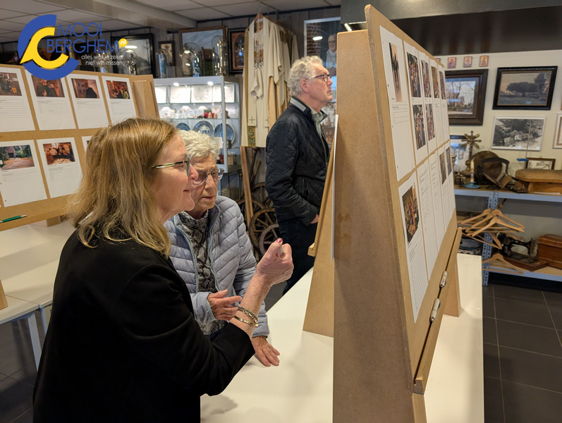 Grote belangstelling foto-expositie "Wie Herkent" van Heemkundevereniging Berchs-Heem!
