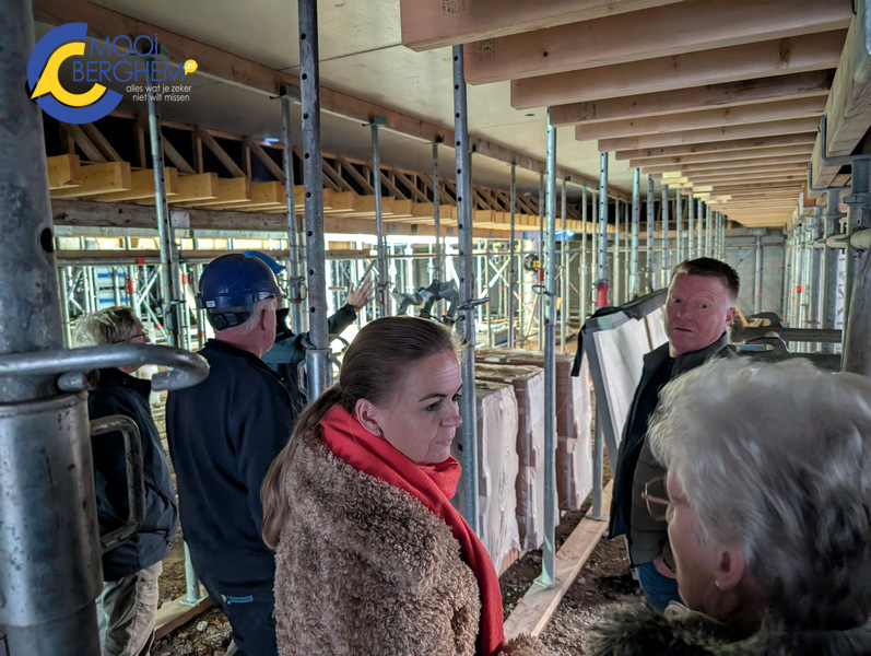Rondleiding voor buurtbewoners op bouwplaats van zorgcomplex Piekenpoort
