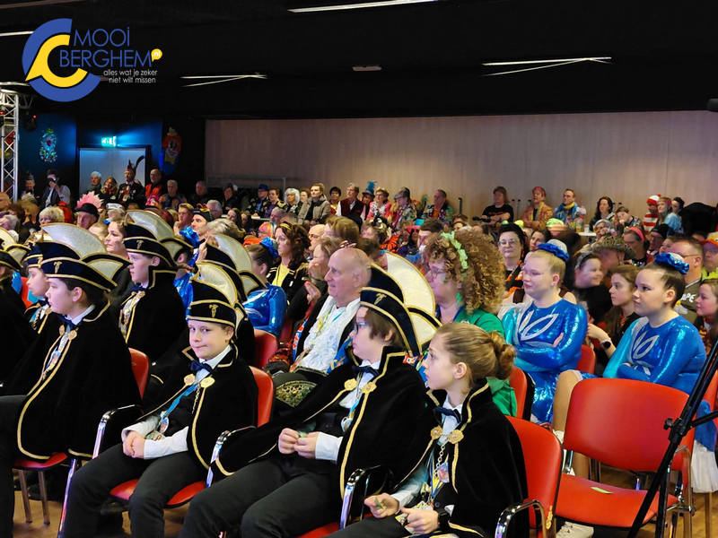 Het Knollenrijk trapte vrijdagavond af met een oude traditie de carnavalsmis!