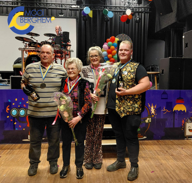 Familie Van Dijk in het zonnetje tijdens Herfstzon-carnavalsbal