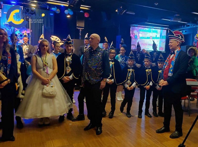 Wat een bijzondere en verdiende momenten tijdens het 50+ bal in Dorpshuis De Berchplaets!