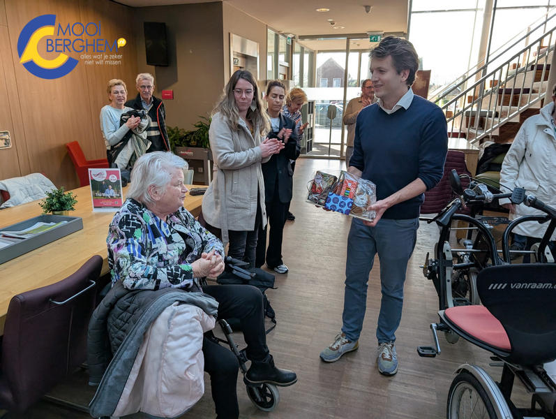 Fiets krijgt naam ‘Duofiets Berghem’, Nellie van Erp in het zonnetje gezet.