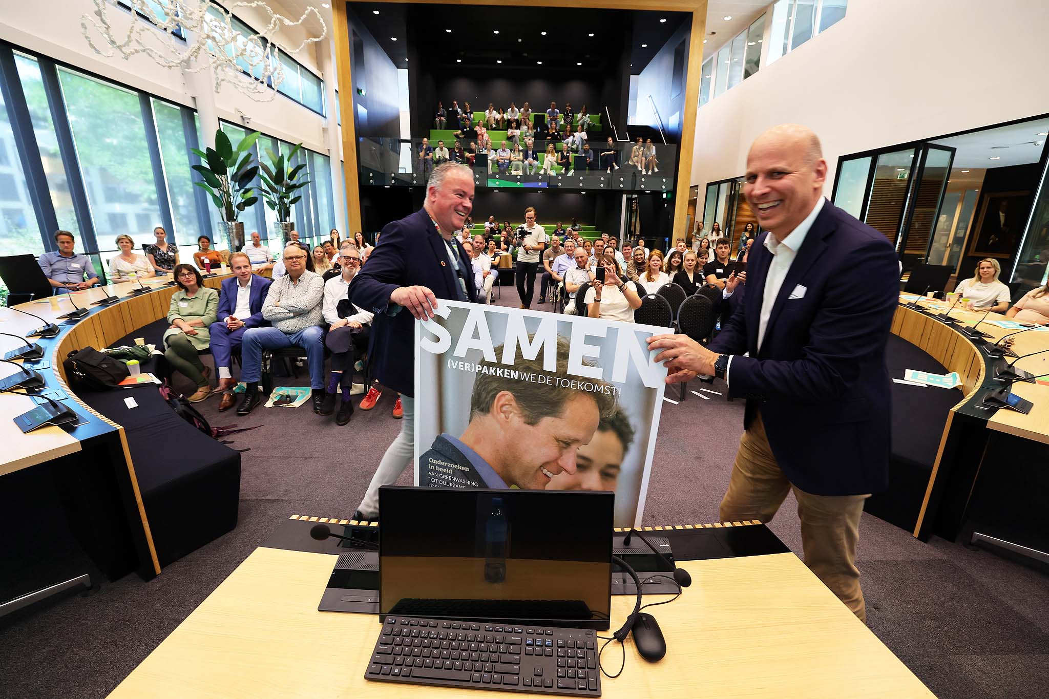 Volwassen tonen hun vaardigheden bij bekende dorpszeskamp - Oozo.nl