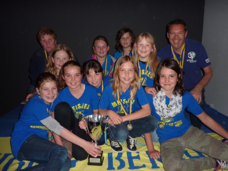 berghemsportmeisjeE1sportploeg2013