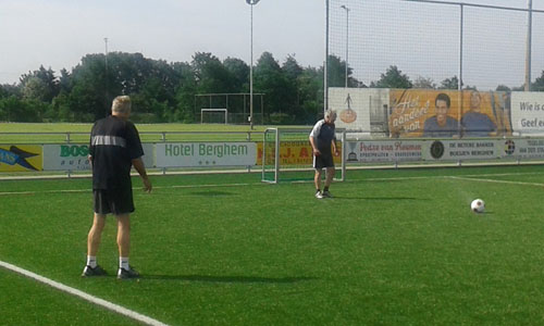bswalkingfootbal02